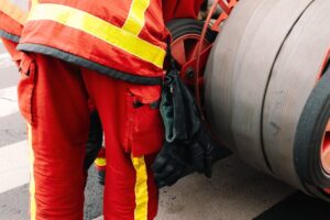 Almere - Zwaargewonde bij brand in woning Almere