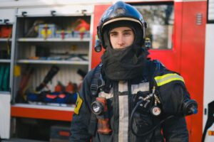 Almere - Dader gezocht van brandstichting in personenvoertuig