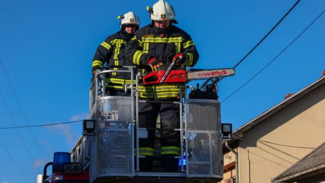 Weer brand uitgebroken in leegstaand bedrijfspand op Randstad 20 Weer brand uitgebroken in leegstaand bedrijfspand op Randstad 20