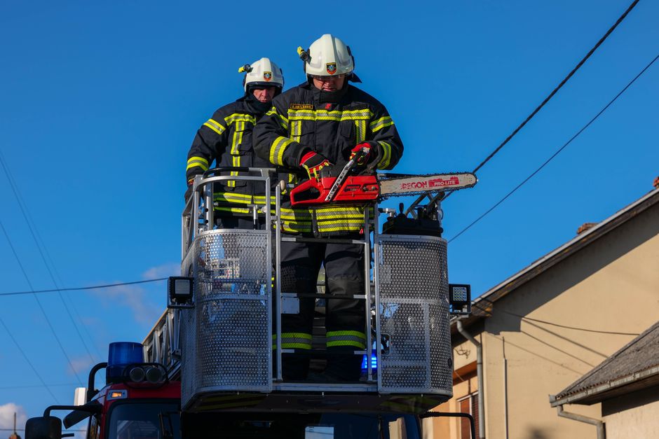 Weer brand uitgebroken in leegstaand bedrijfspand op Randstad 20