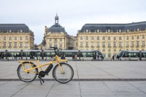 Aanrijding tussen auto en scooter op Vrijheidsdreef