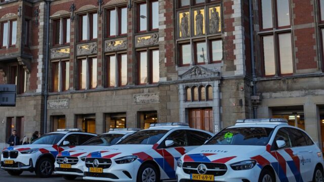 Drie aanhoudingen na explosie bij pand op Saffraanplein Drie aanhoudingen na explosie bij pand op Saffraanplein