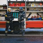 Auto raakt van de weg op Spoordreef, bestuurster bevrijd