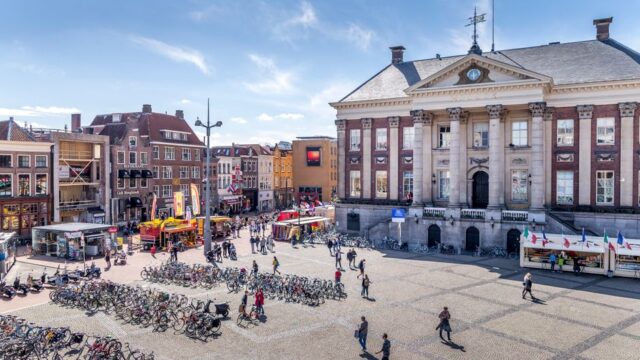 Veel mensen op de been langs Oostvaardersdijk voor zonsverduistering