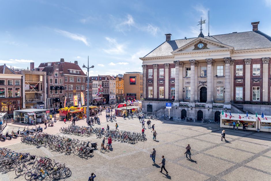 Veel mensen op de been langs Oostvaardersdijk voor zonsverduistering Veel mensen op de been langs Oostvaardersdijk voor zonsverduistering