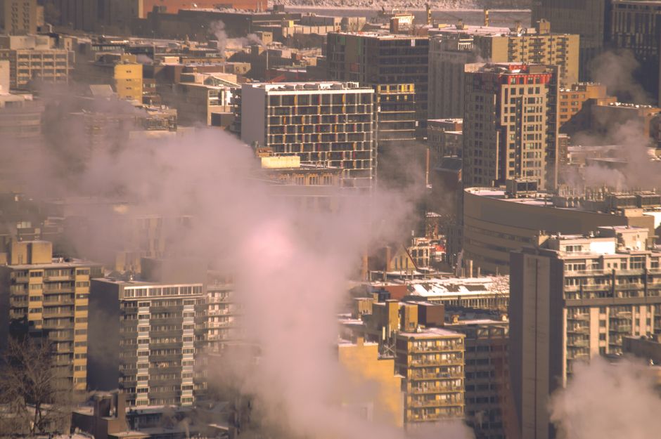Forse brand Kerkstraat breidt uit naar dak