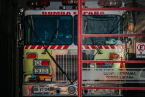 Brandweer zet Cobra Cutter in bij autobrand Oosterwold