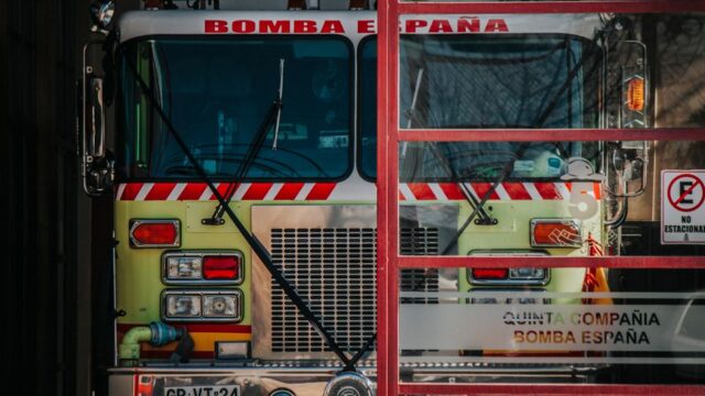 Brandweer zet Cobra Cutter in bij autobrand Oosterwold