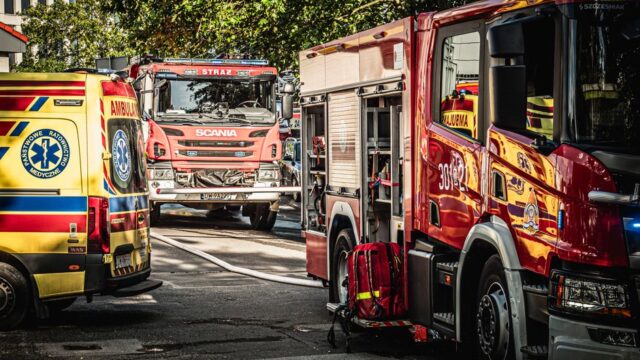 Kleine autobrand in Faunabuurt veroorzaakt door kortsluiting