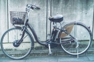 Fietser bezorgdienst naar ziekenhuis na eenzijdig ongeval