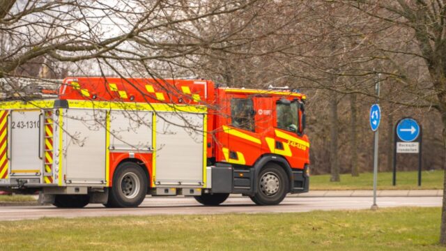 Aanrijding tussen bestelbus en personenauto op Hogering