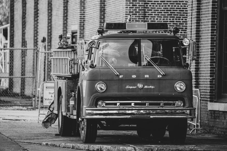 Brand op dak van leegstaand kantoorpand De Paal