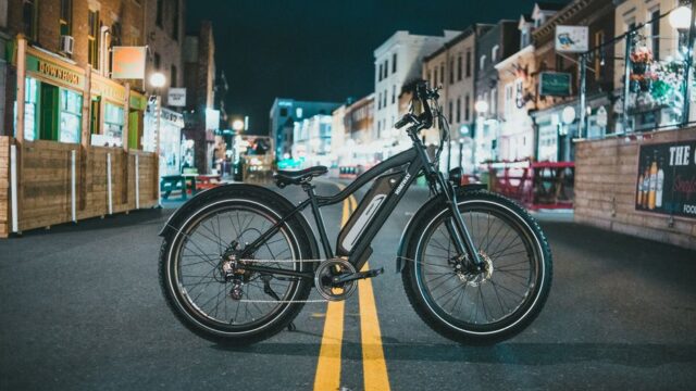 Fietsster gewond bij aanrijding op industrieterrein Poldervlak