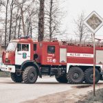 Auto botst tegen zijkant van streekbus in Almere Poort
