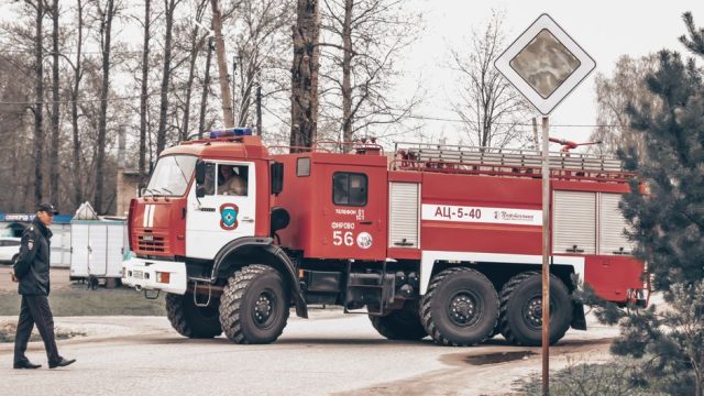 Auto botst tegen zijkant van streekbus in Almere Poort